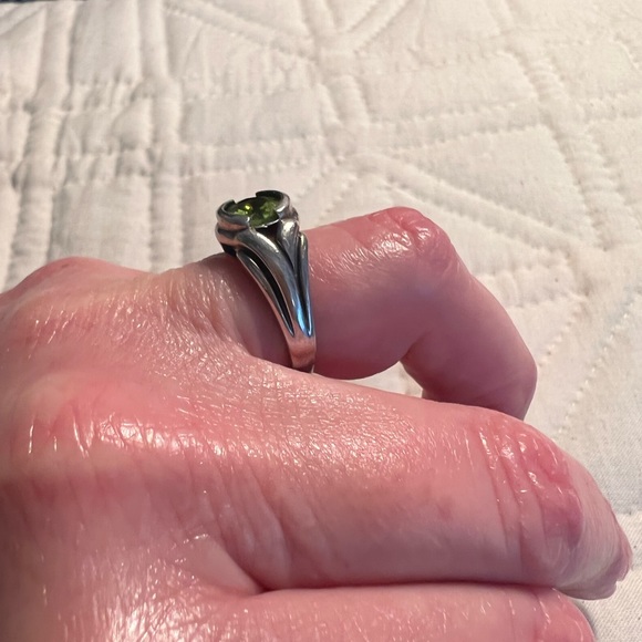 925 SS ring with peridot - Picture 4 of 8